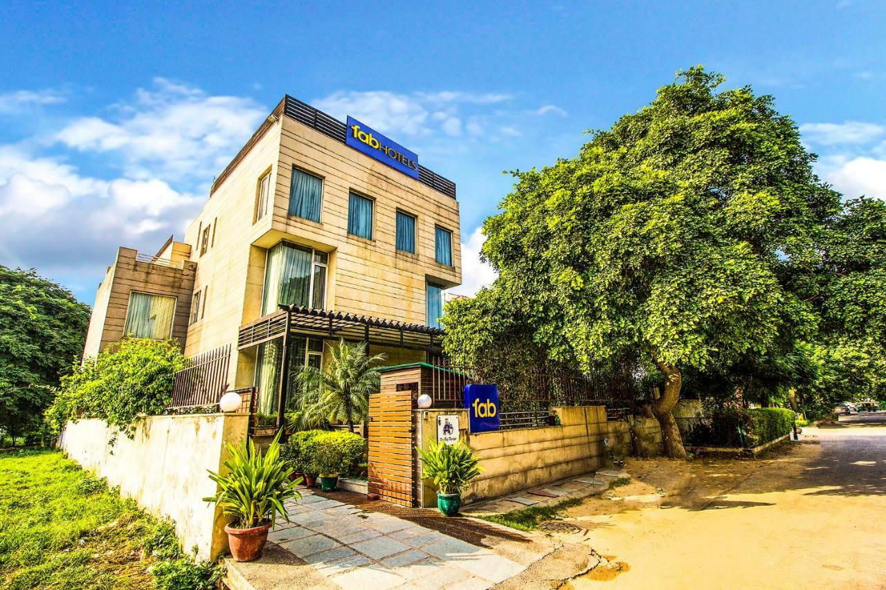 Fabhotel Raj Darbar Гургаон Экстерьер фото