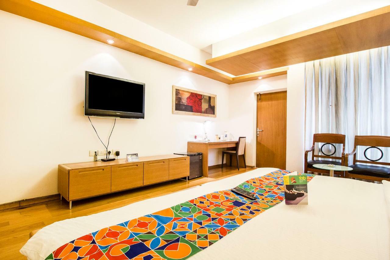 Fabhotel Raj Darbar Гургаон Экстерьер фото