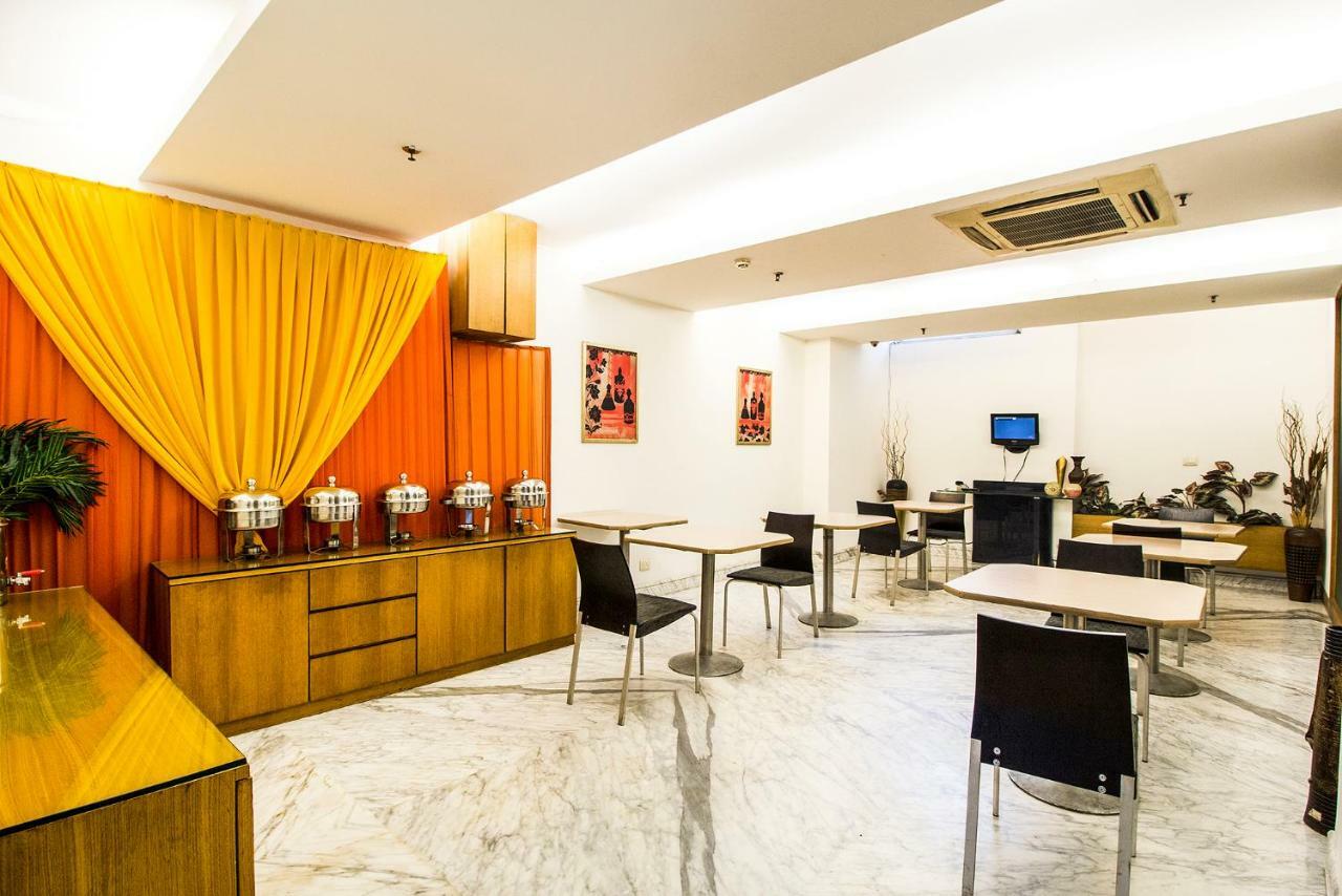 Fabhotel Raj Darbar Гургаон Экстерьер фото