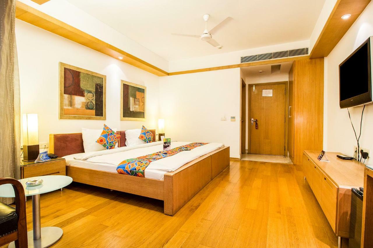 Fabhotel Raj Darbar Гургаон Экстерьер фото