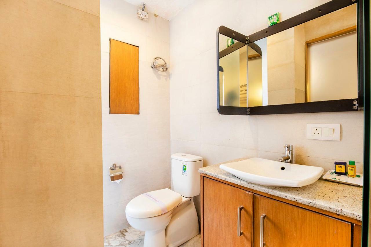 Fabhotel Raj Darbar Гургаон Экстерьер фото