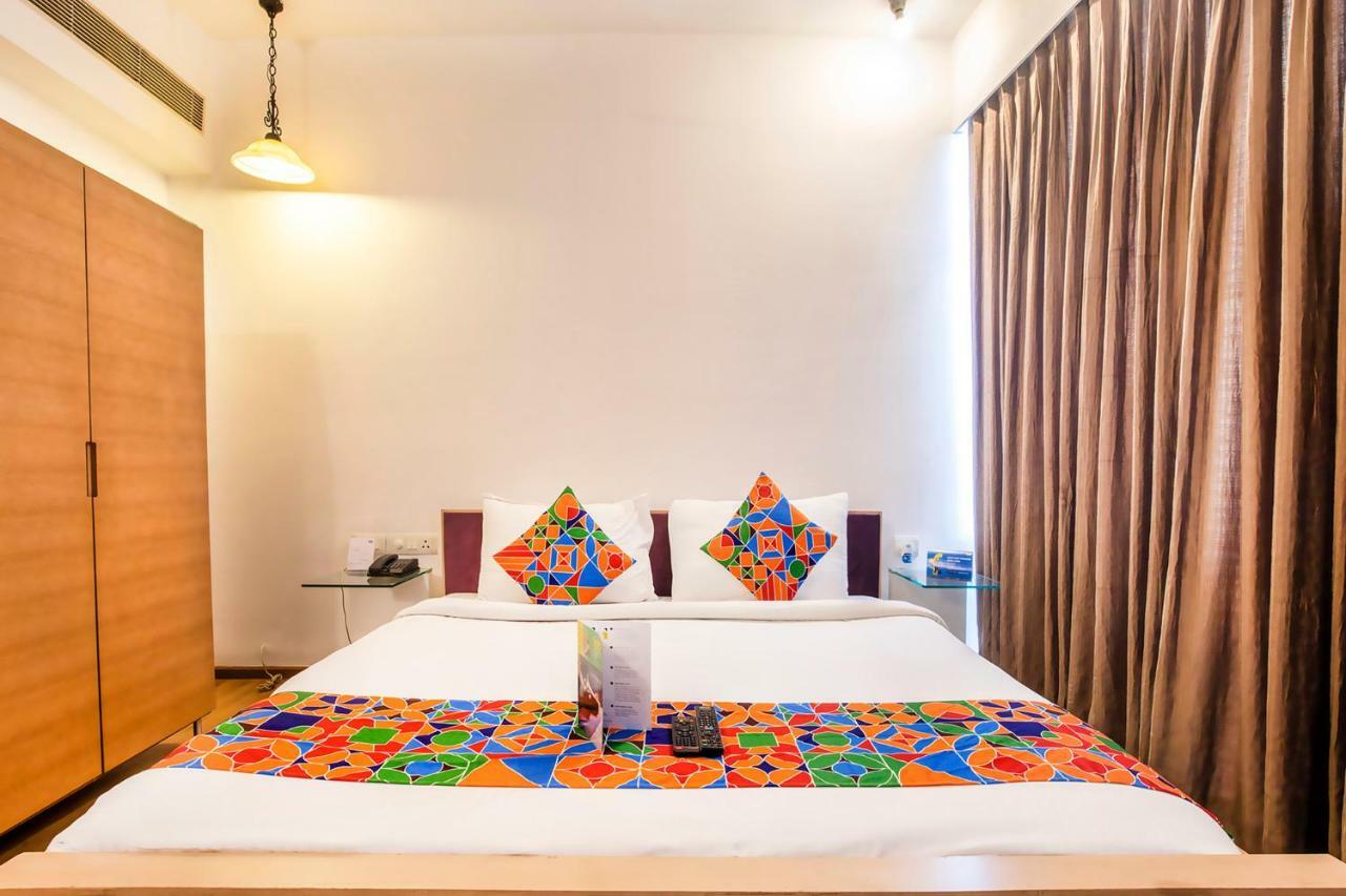 Fabhotel Raj Darbar Гургаон Экстерьер фото